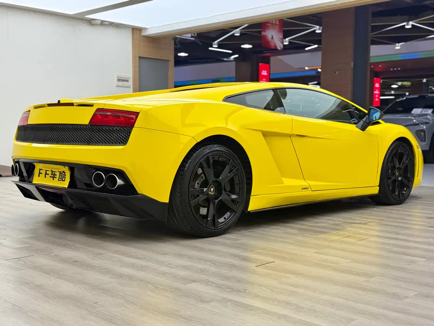 Lamborghini Gallardo 2012 LP 560-4 Gold Edition фото 7