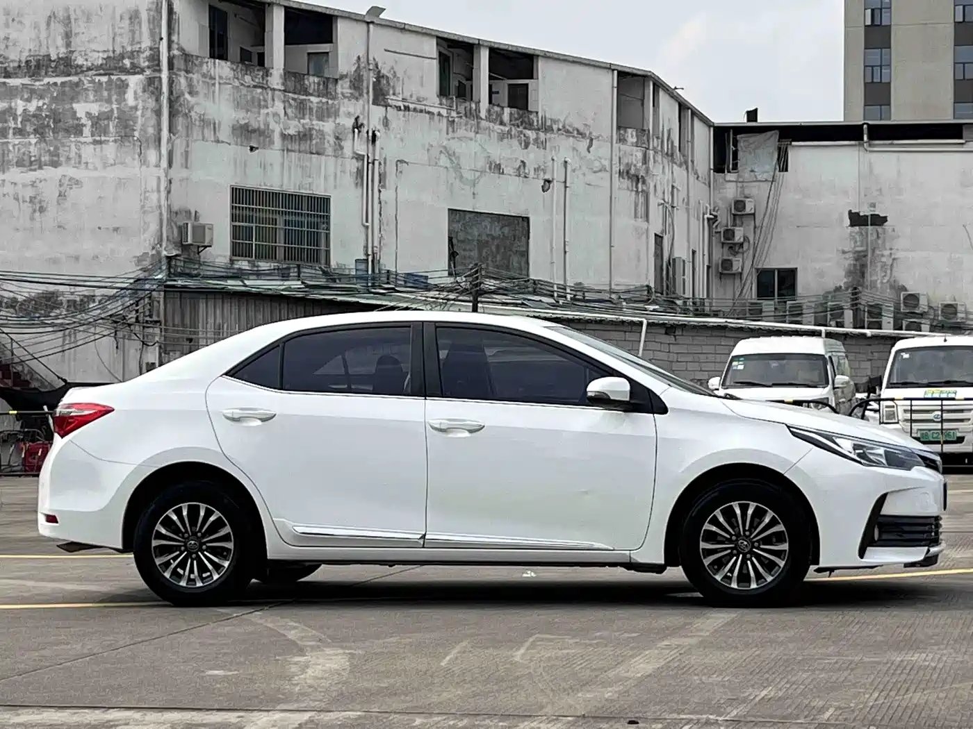 Toyota Corolla 2017 Facelift 1.2T S-CVT GL-i фото 3