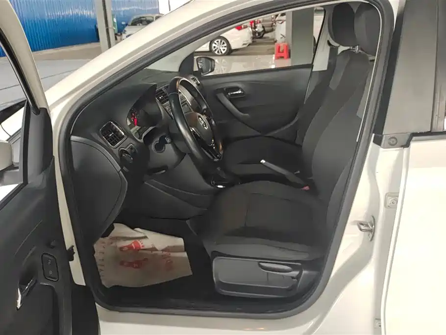 Volkswagen Polo 2018 1.5L Auto Comfort фото 9