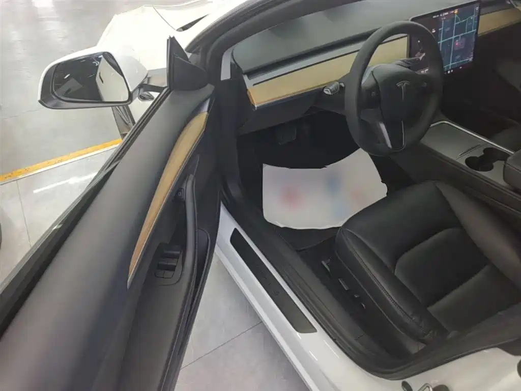 Фото 16 - Tesla Model 3