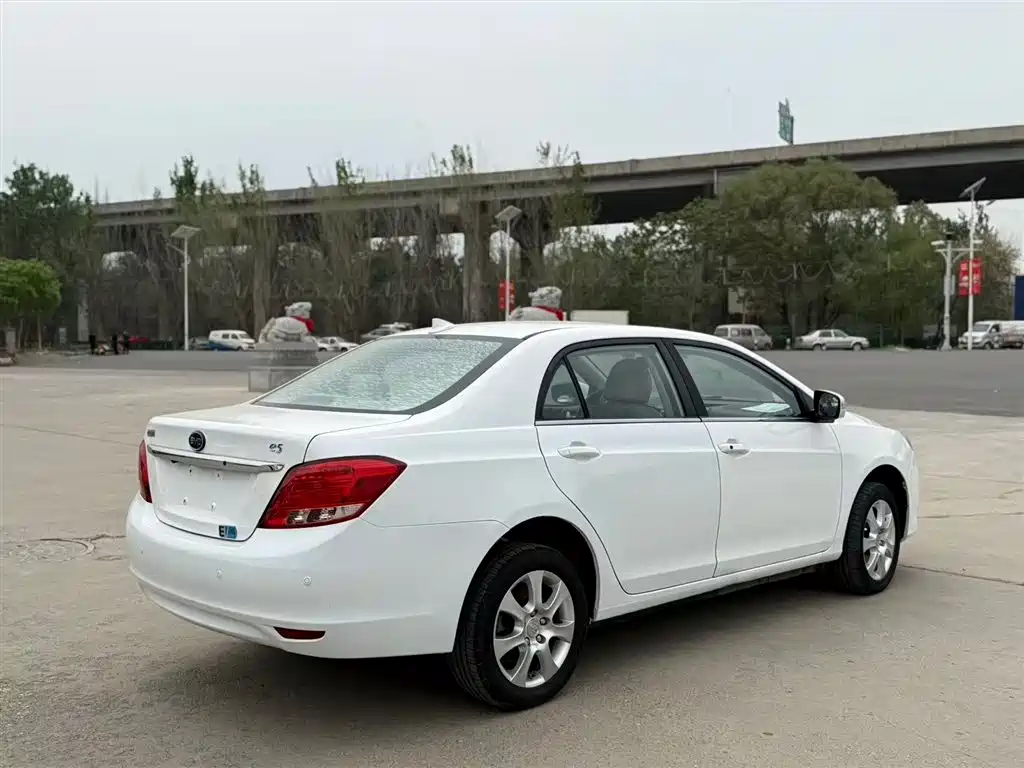 BYD E5