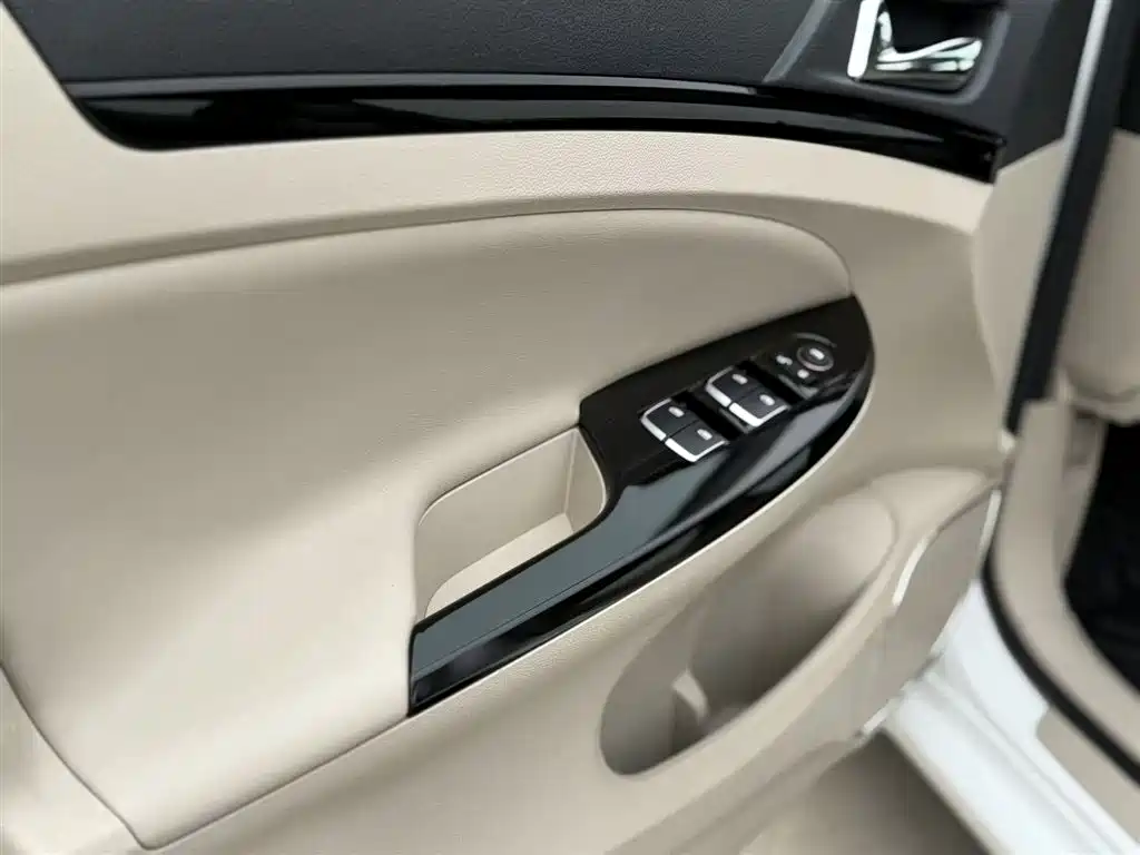 BYD E5