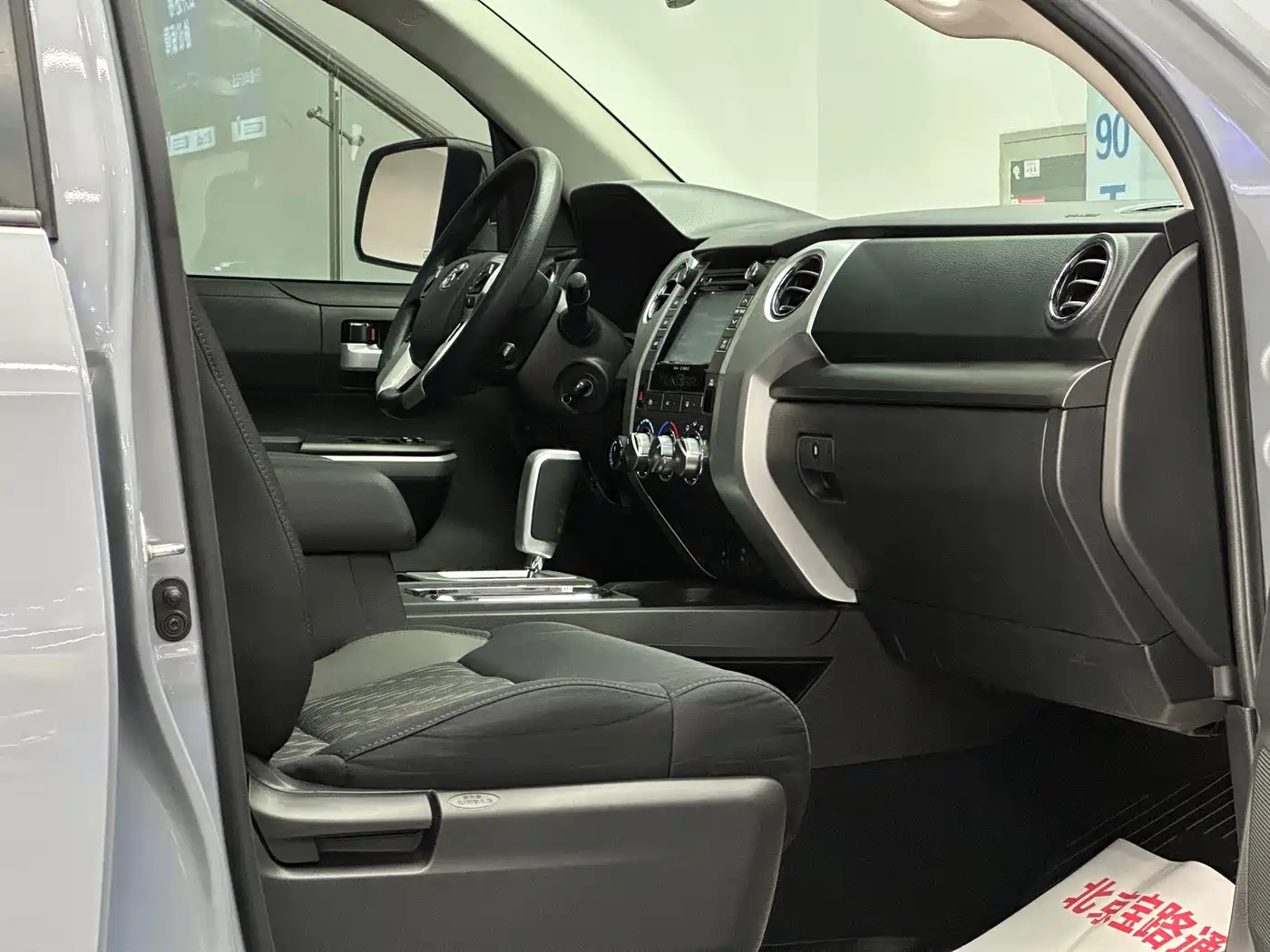 Toyota Tundra фото 12