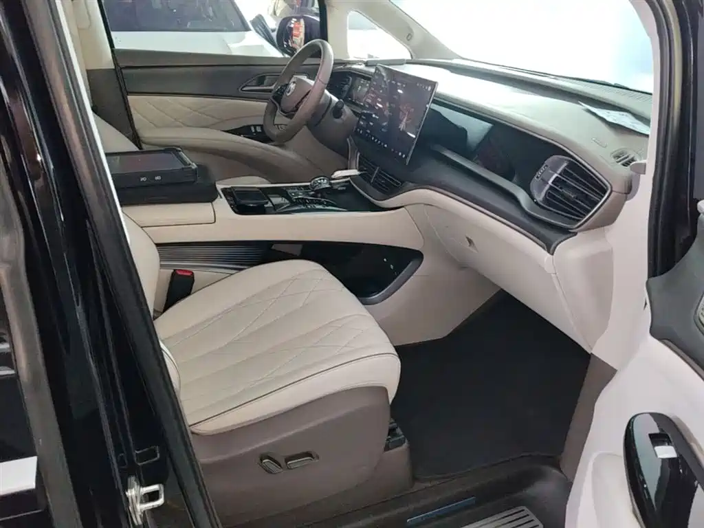Denza D9 2022 DM-i 970 AWD Flagship фото 25