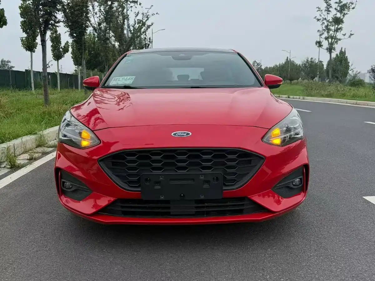 Фото 2 - Ford Focus
