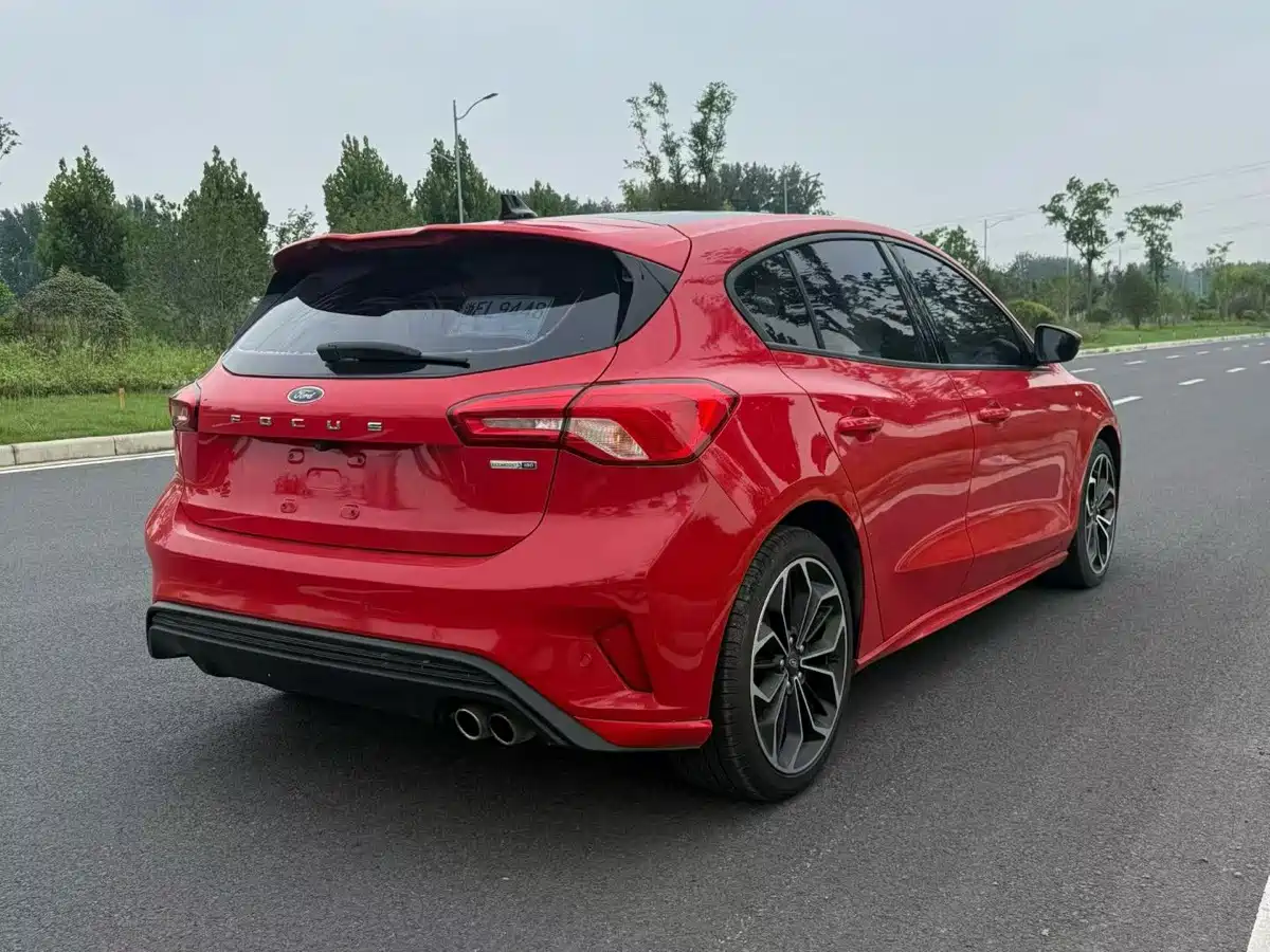 Фото 9 - Ford Focus