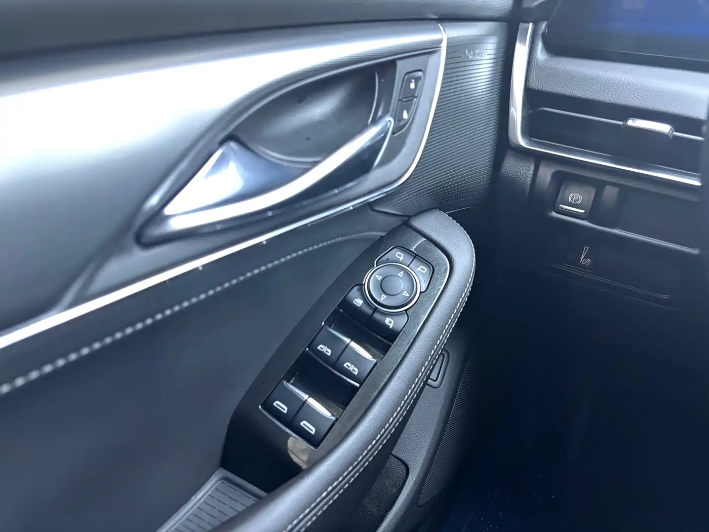 Cadillac CT5 2024 28T Luxury Model Pro фото 24