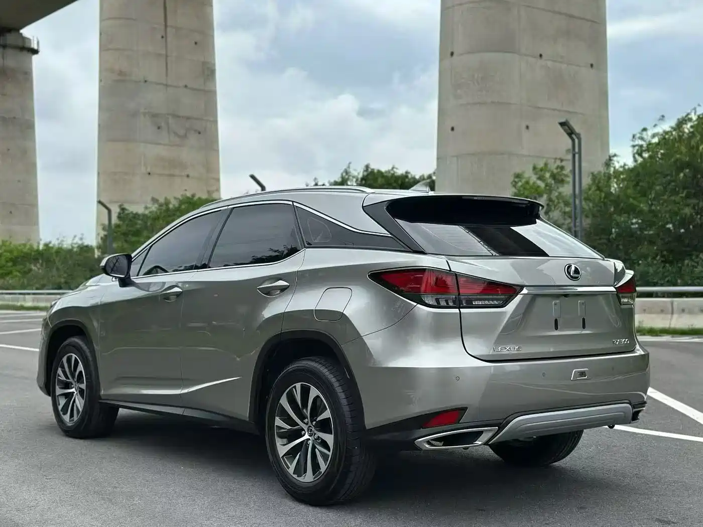 Фото 8 - Lexus RX