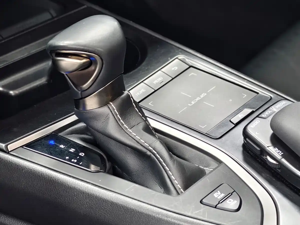 Lexus UX 2020 2020 260h Explore Fun Edition China V