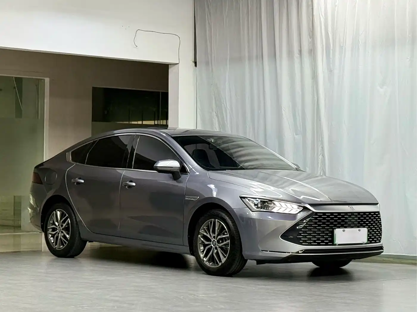 BYD Qin PLUS 2021 DM-i 55KM Flagship фото 6