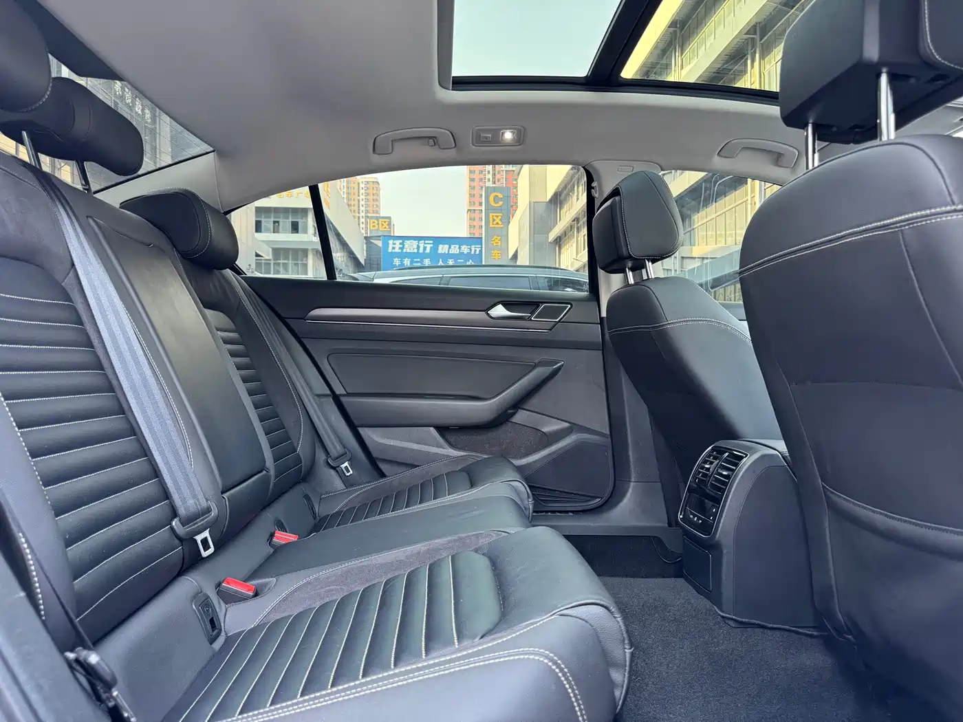 Volkswagen Magotan 2021 330TSI DSG 30th Anniversary Edition фото 19