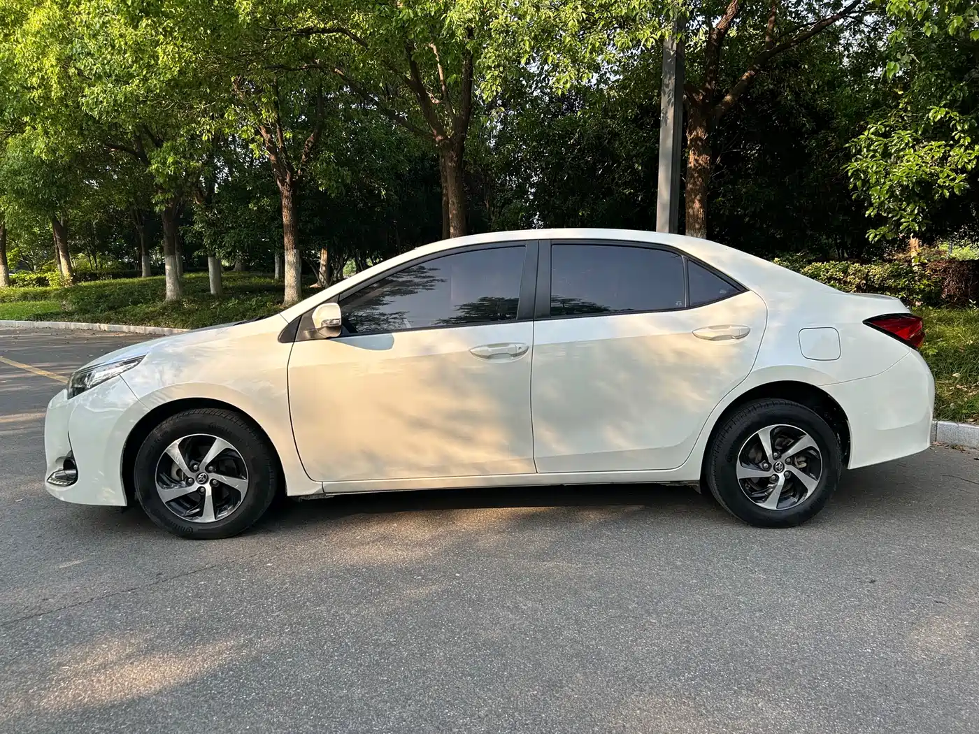 Toyota Levin 2017 Facelift 185T CVT Elite (China V) фото 4
