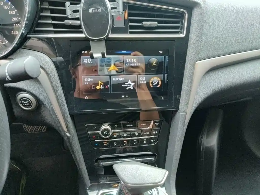 Venucia D60 2017 2018 1.6L CVT Smart Connection Luxury Edition