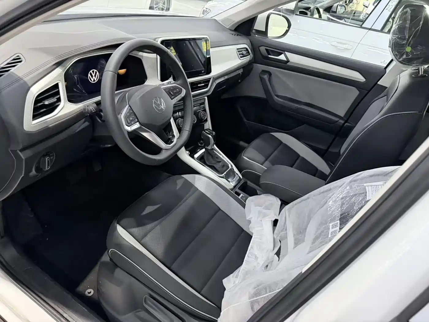 Volkswagen T-ROC 2025 Second Facelift 280TSI DSG 2WD Time Edition фото 5