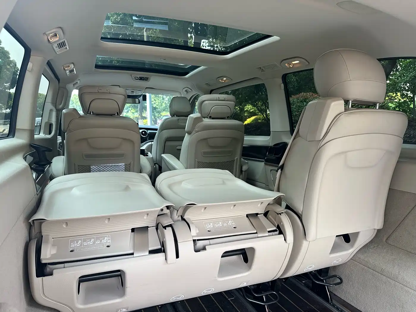 Mercedes-Benz V-Class 2018 V 260 L Premium Long Wheelbase Edition China VI фото 28