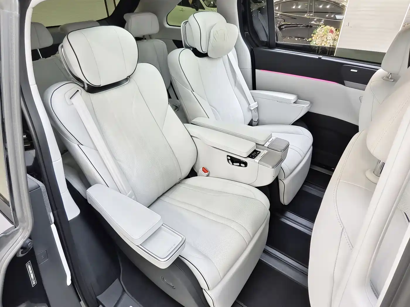 XPeng X9 2024 640 AWD High Performance Max фото 10