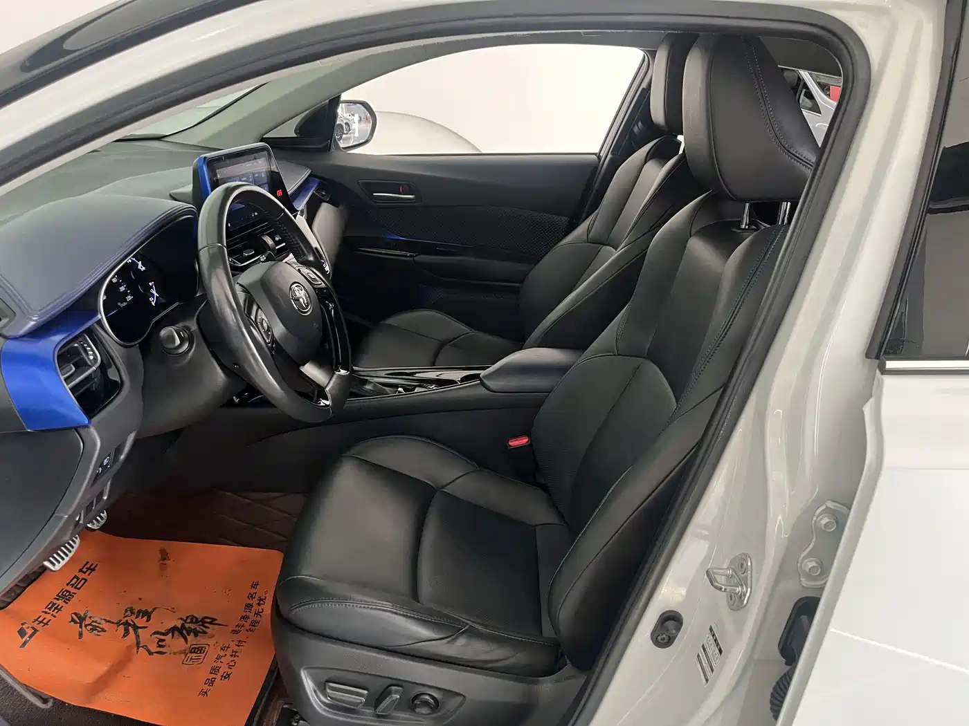 Toyota C-HR 2021 Dual Engine 2.0L E-CVT Luxury Edition фото 7