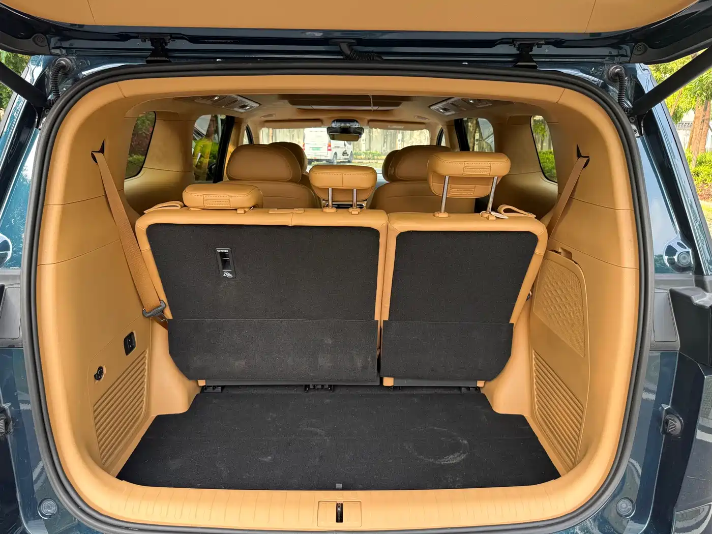 Voyah Auto Voyah Dreamer 2025 Model PHEV 4WD Premium QianKun Edition фото 12