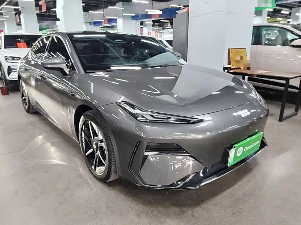 Фото 4 - Geely Galaxy Galaxy E8