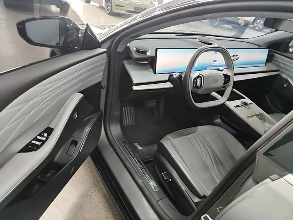 Фото 16 - Geely Galaxy Galaxy E8