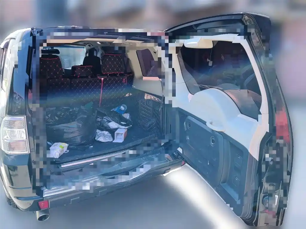 Mitsubishi Pajero (Import) 2016 3.0L Automatic Standard (China V) фото 16