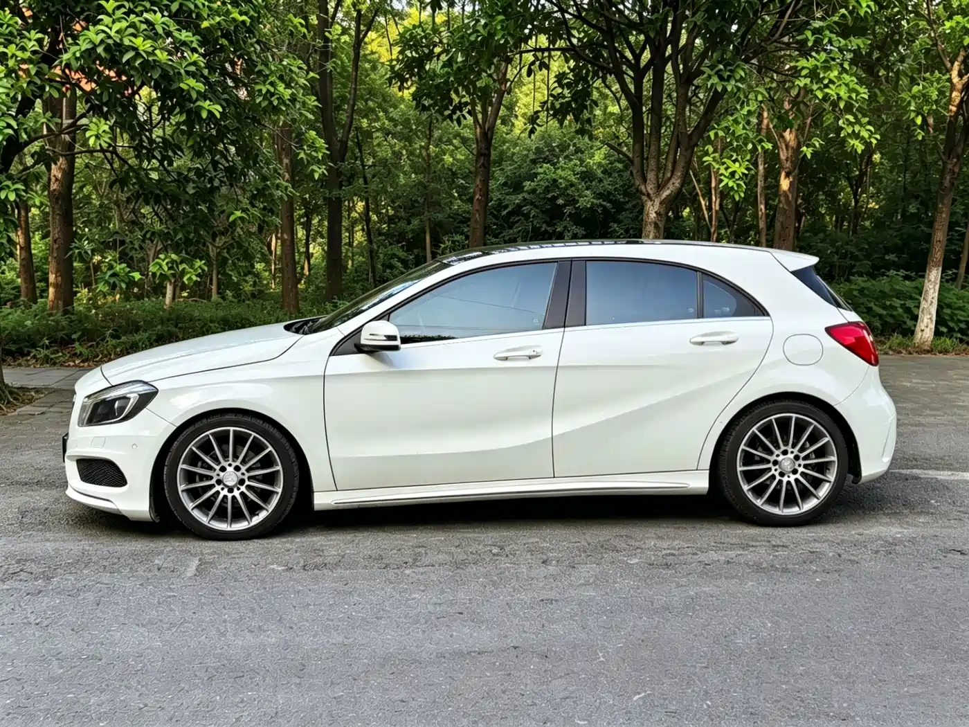 Mercedes-Benz A-Class (Import) 2015 A 200 Sport фото 3