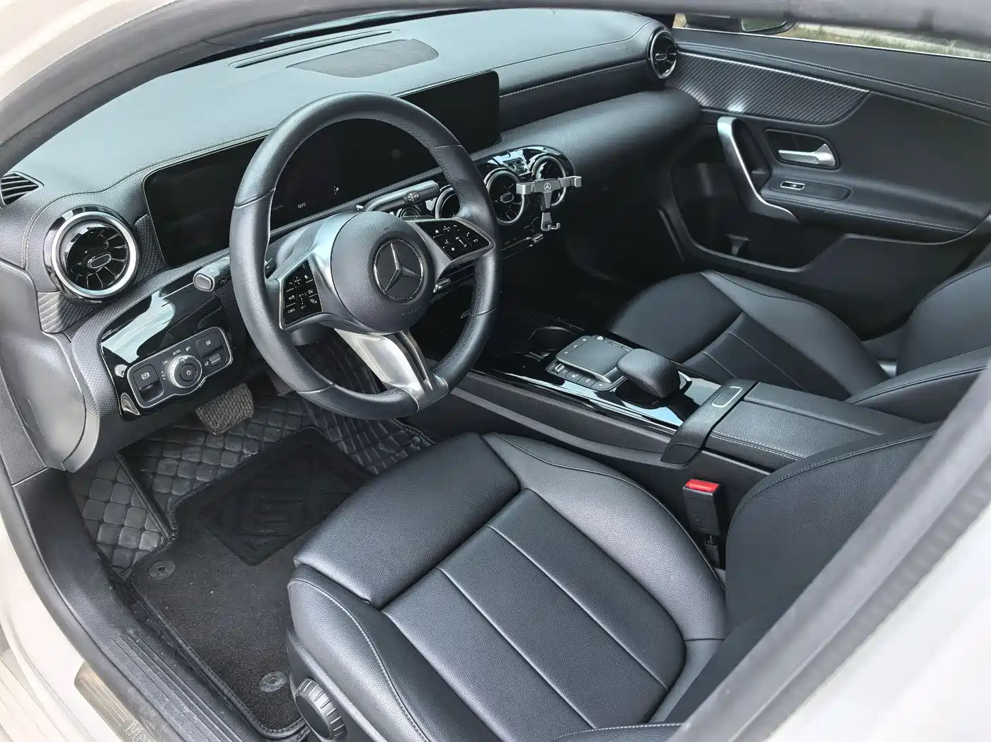 Mercedes-Benz A-Class 2023 A 200 L Dynamic фото 5