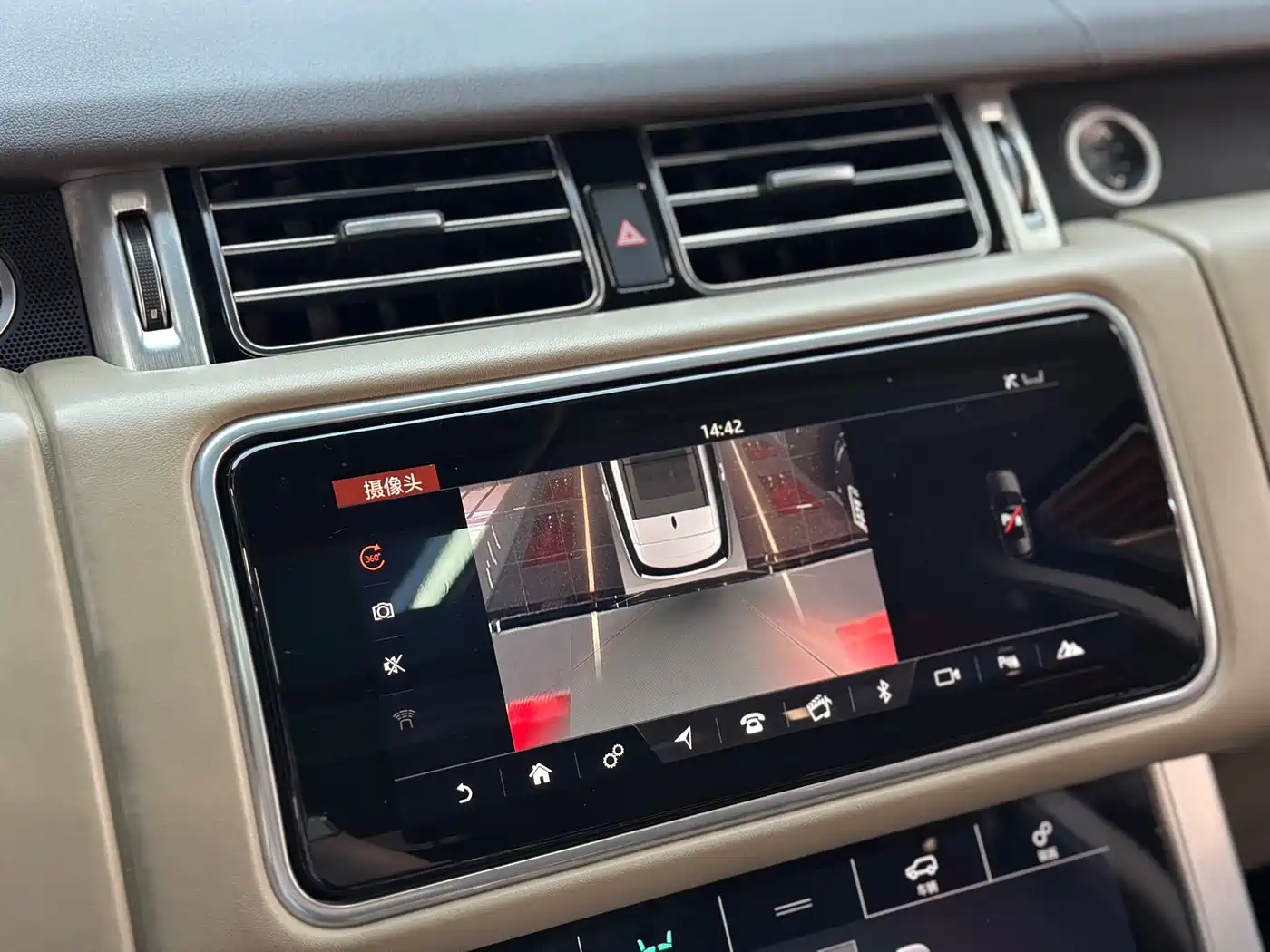 Land Rover Range Rover 2021 3.0 L6 Heritage Edition фото 17