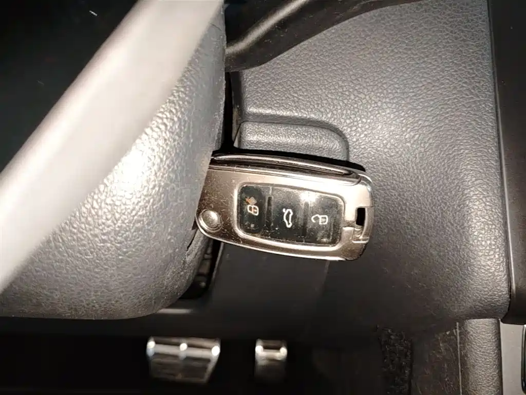Volkswagen Polo 2014 1.6L Cross Polo Automatic фото 17