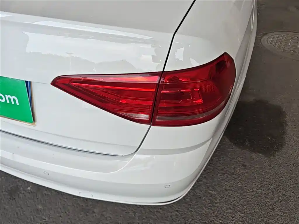 Volkswagen Lavida 2017 1.6L Automatic Comfort Edition фото 8