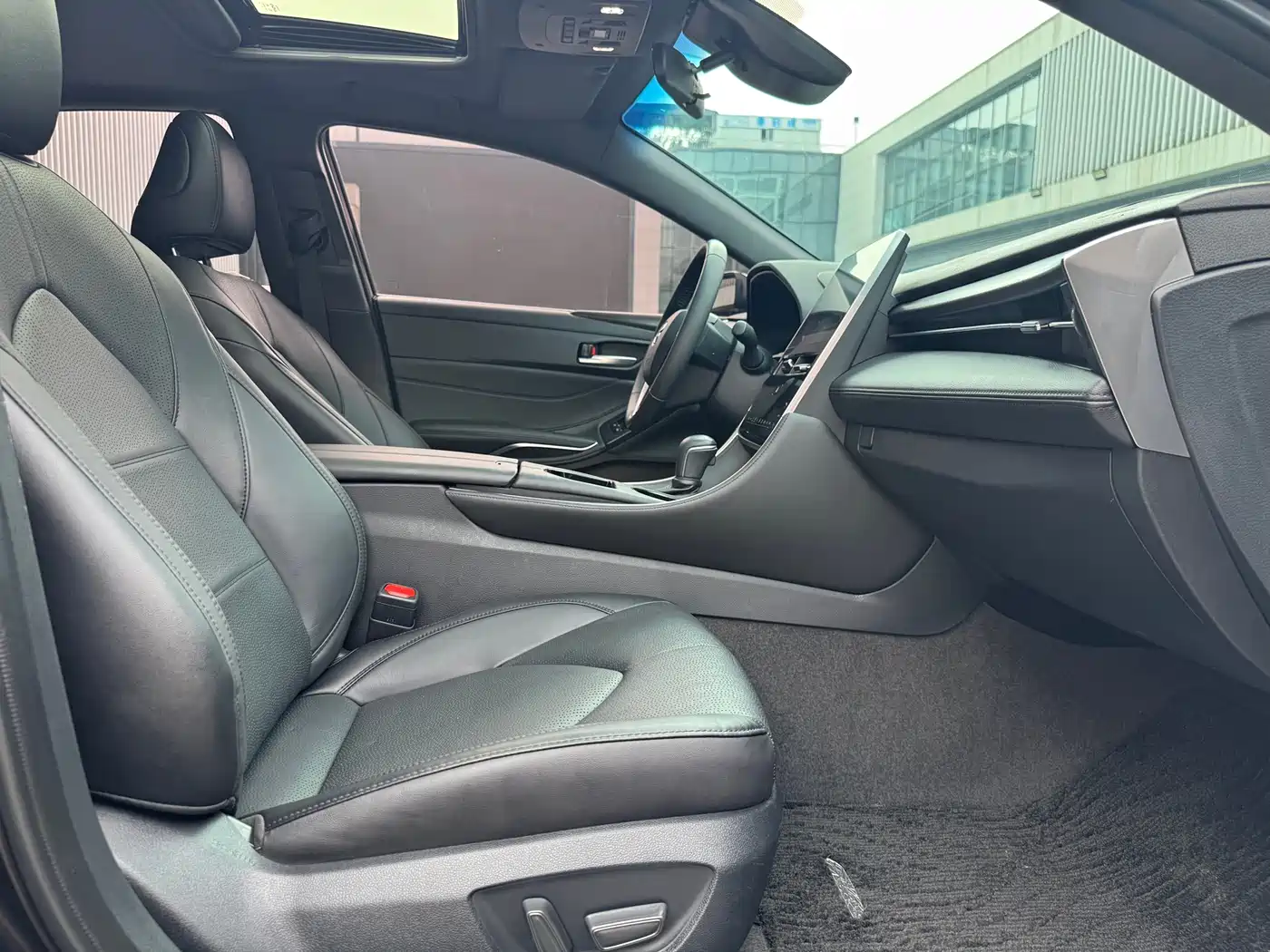 Toyota Avalon 2022 2.0L XLE Premium фото 15