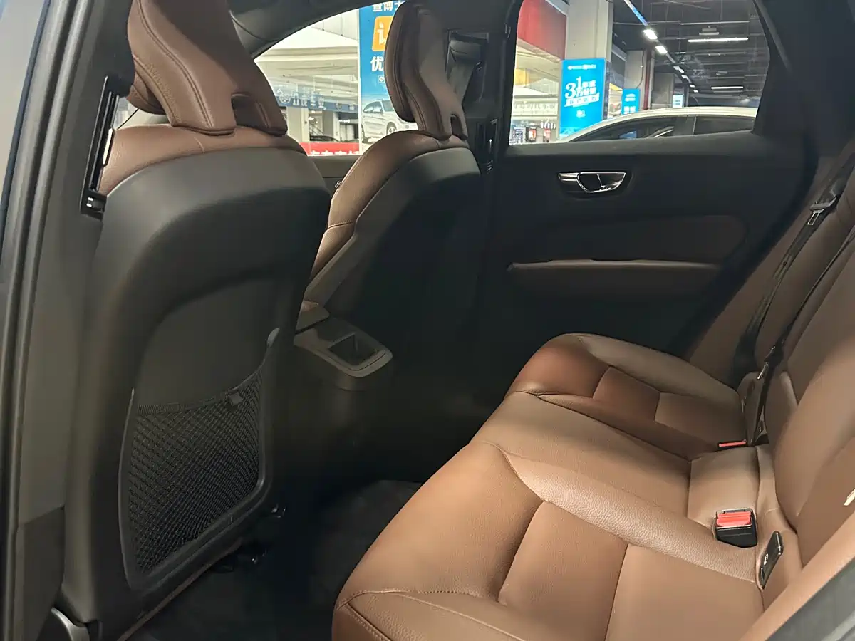Фото 8 - Volvo XC60