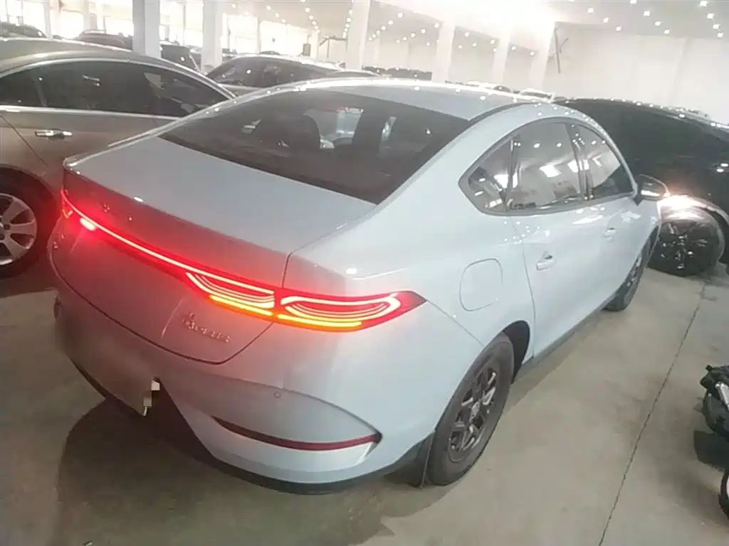 BYD Qin PLUS 2025 DM-i Smart Drive 55KM Leader фото 7