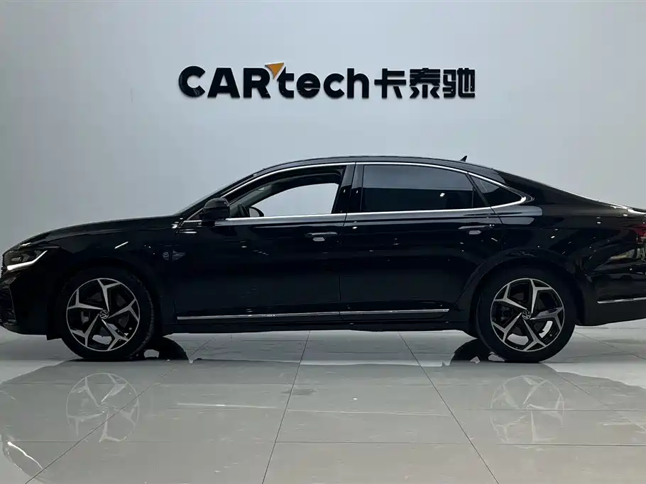 Volkswagen Passat 2023 330TSI Starlight Elite Edition фото 5
