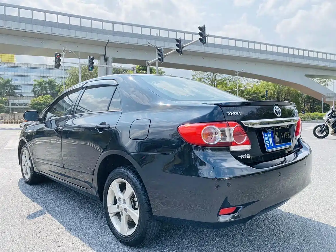 Toyota Corolla 2011 1.8L CVT GL-i фото 7