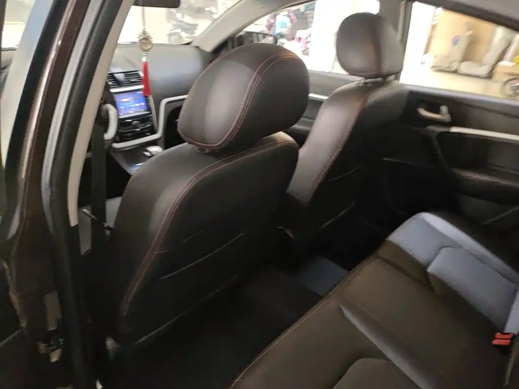 Geely Emgrand 2015 2015 Sedan 1.5L CVT Upward Edition