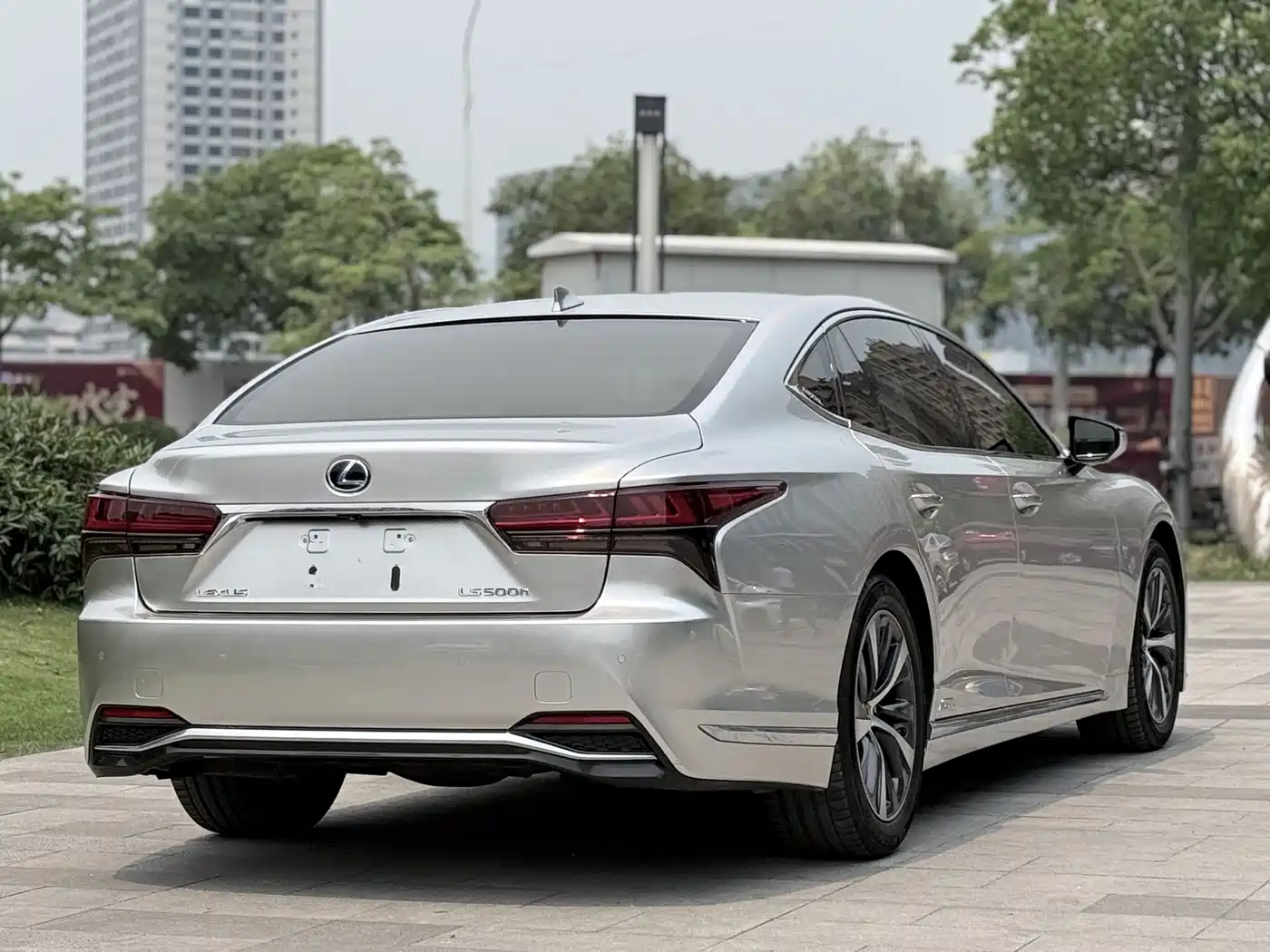 Lexus LS 2021 500h Excellence Edition фото 3