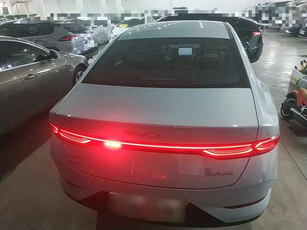 BYD Qin PLUS 2025 DM-i Smart Drive 55KM Leader фото 6