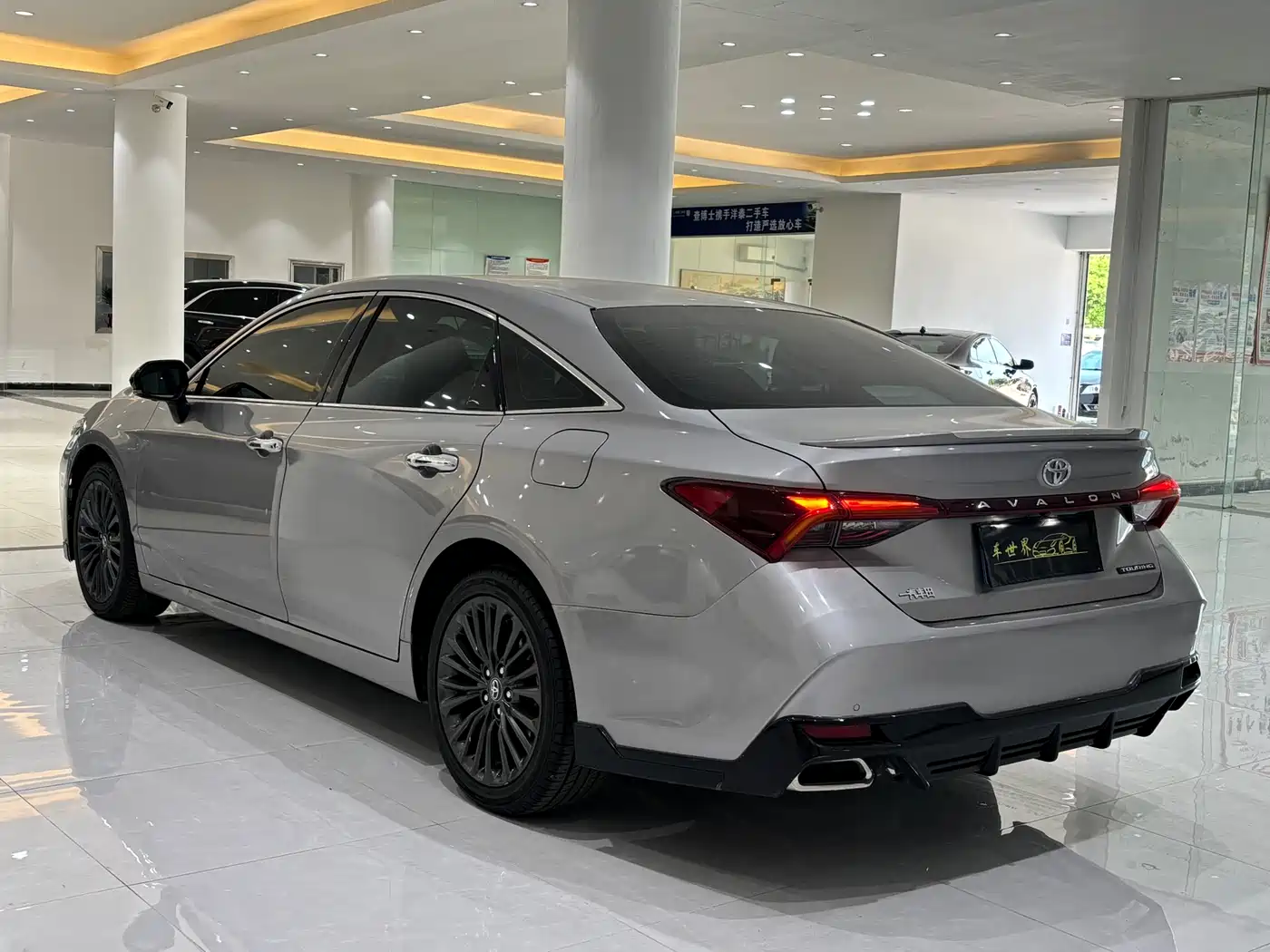 Toyota Avalon 2021 2.5L Touring Noble SPORT Edition фото 6