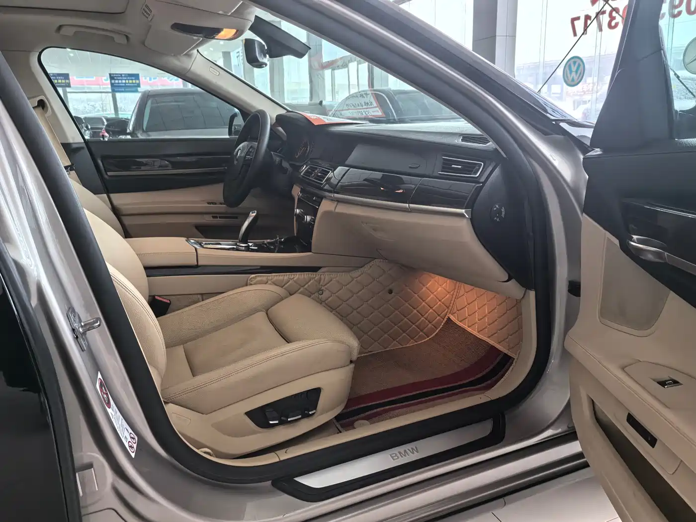 BMW 7 Series 2011 730Li Elegance фото 7