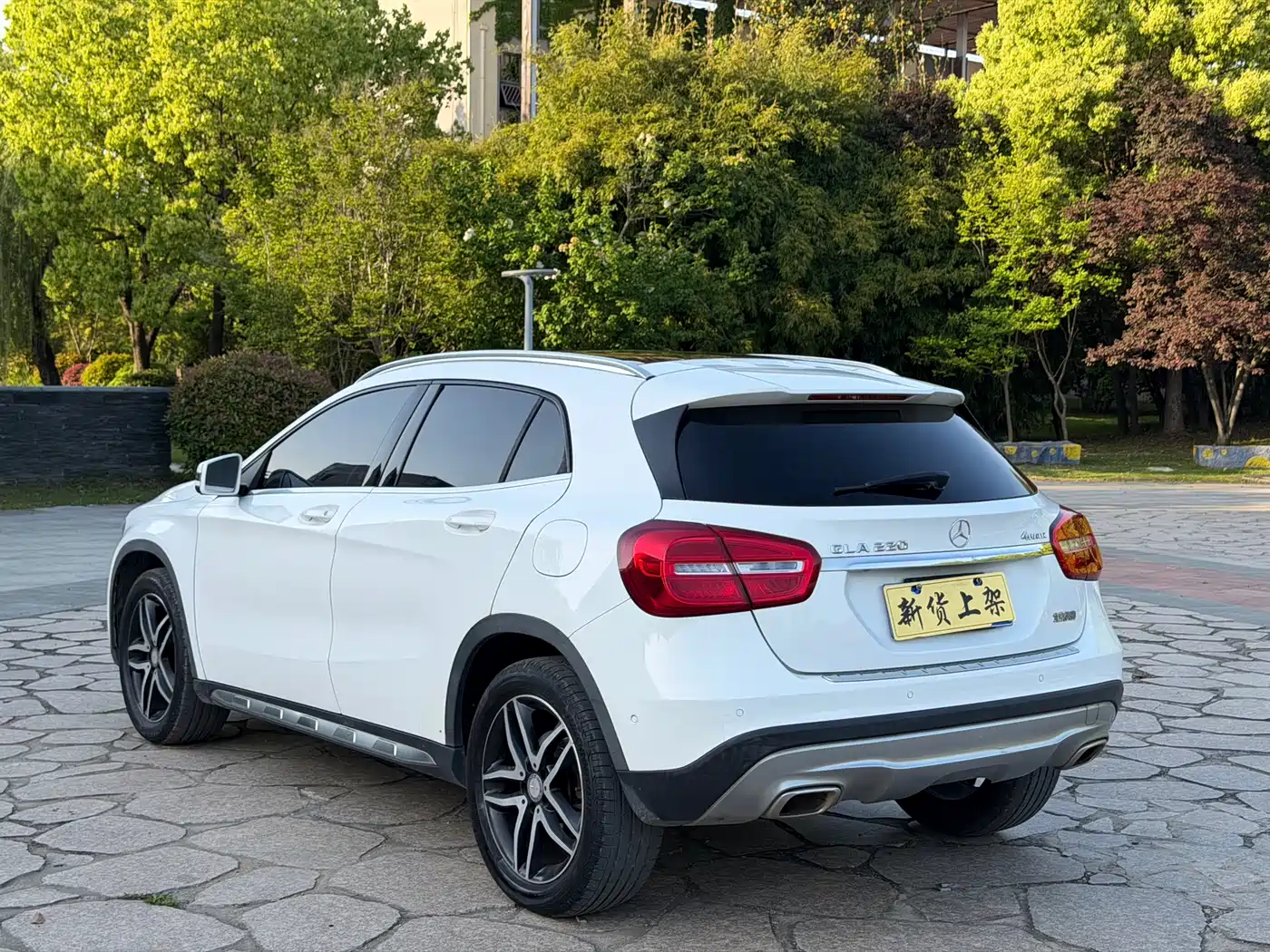 Mercedes-Benz GLA 2016 GLA 220 4MATIC Fashion фото 12