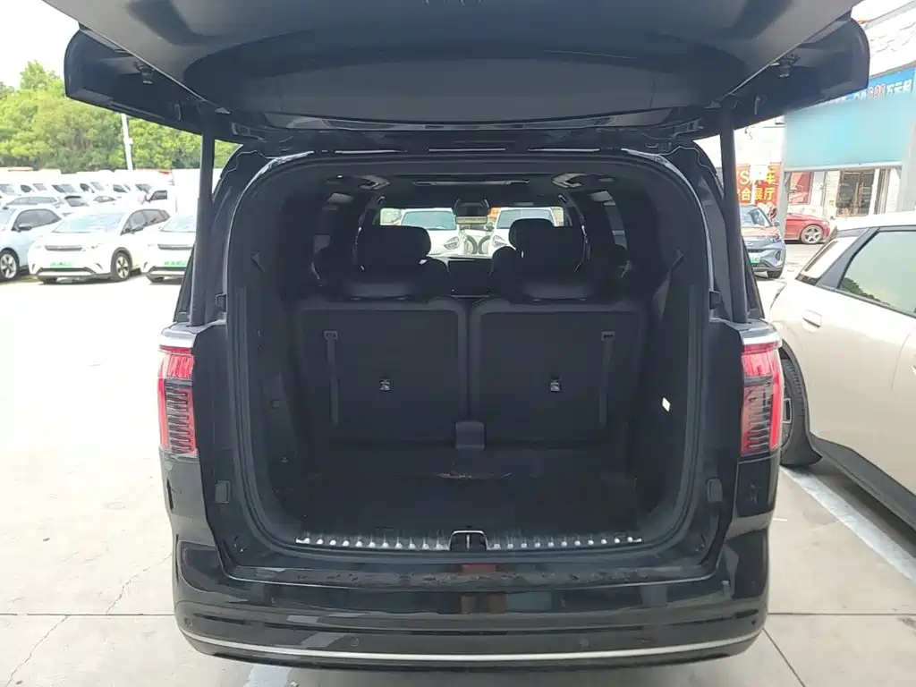 ZEEKR 009 2025 2024 6-seat Executive AWD 108kWh