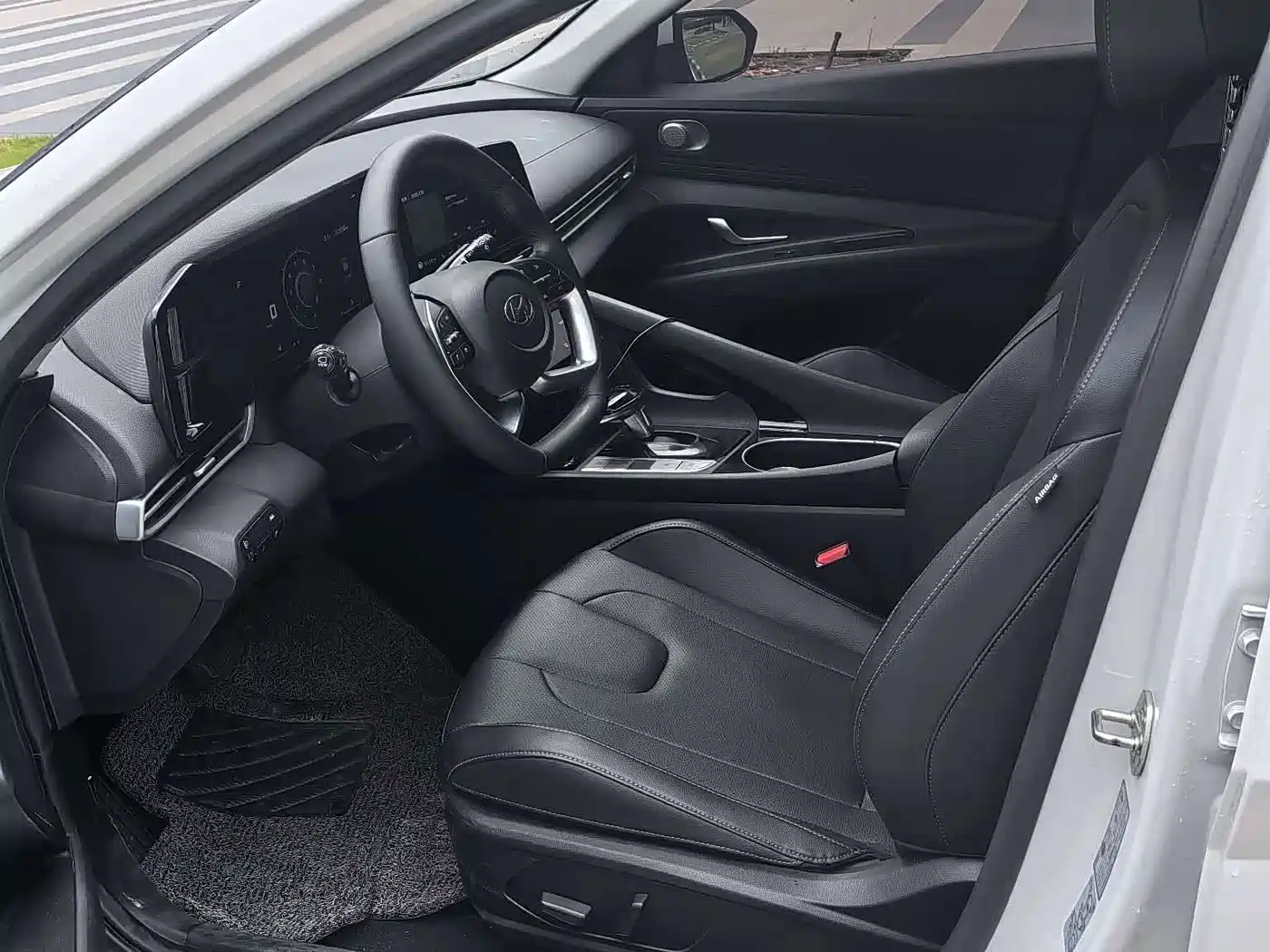 Фото 5 - Hyundai Elantra