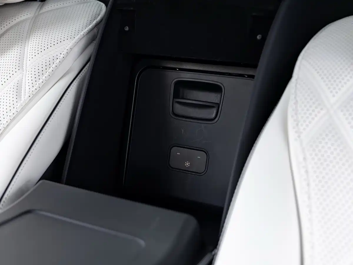 Mercedes-Benz Maybach S-Class 2022 S 680 4MATIC Craftsmanship Limited Launch Edition фото 26