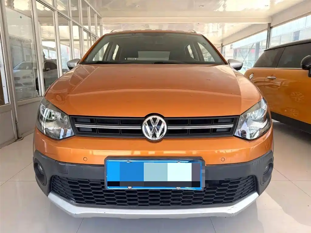 Volkswagen Polo 2014 1.6L Cross Polo Automatic фото 2