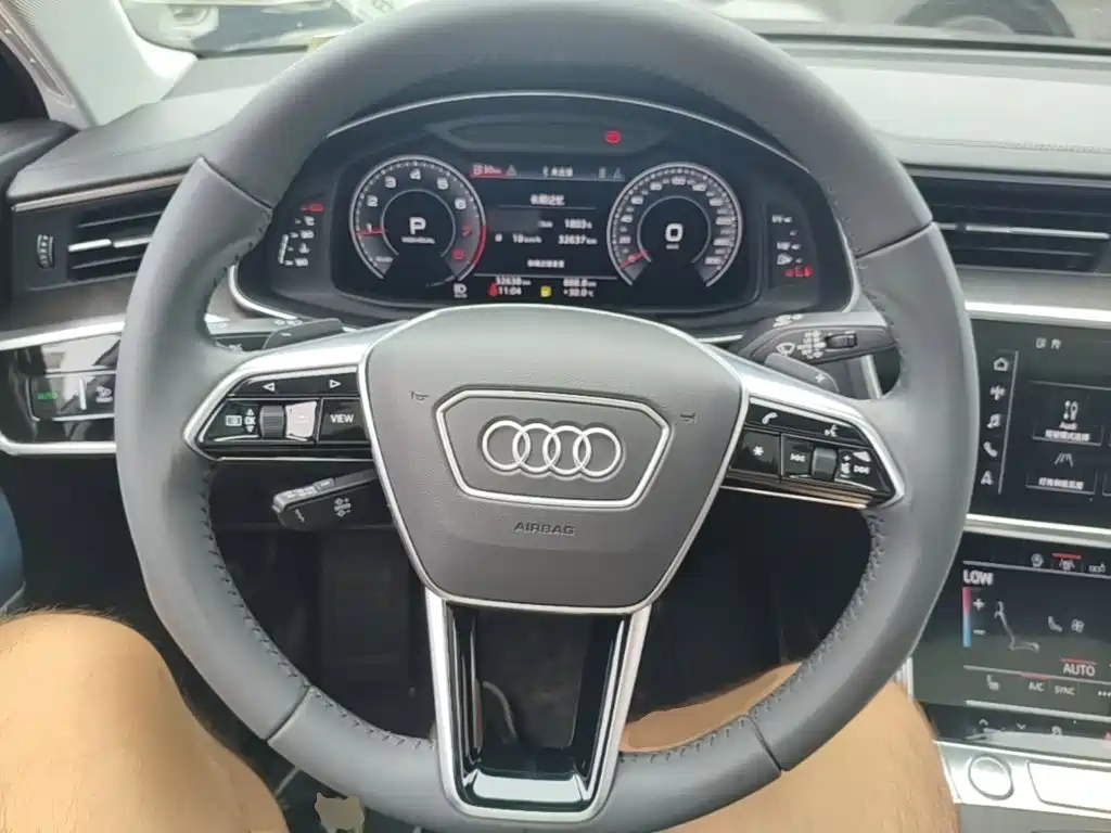 Фото 11 - Audi A6L