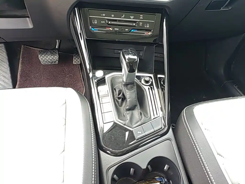 Фото 14 - Volkswagen Tayron
