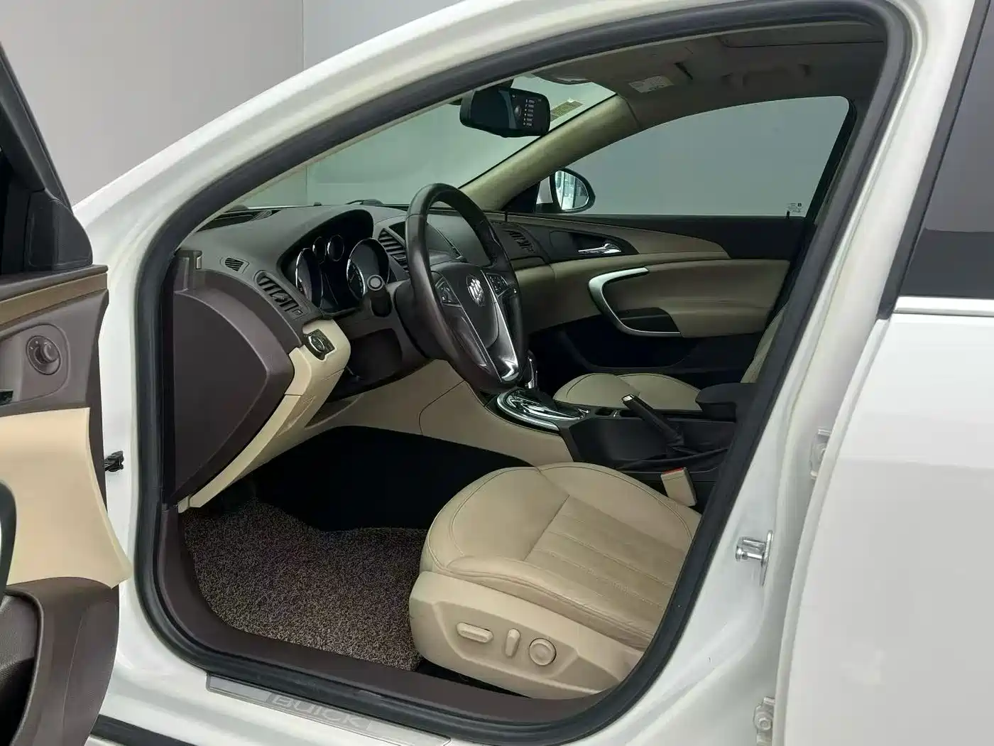 Buick Regal 2012 Model 2.0L Luxury фото 9