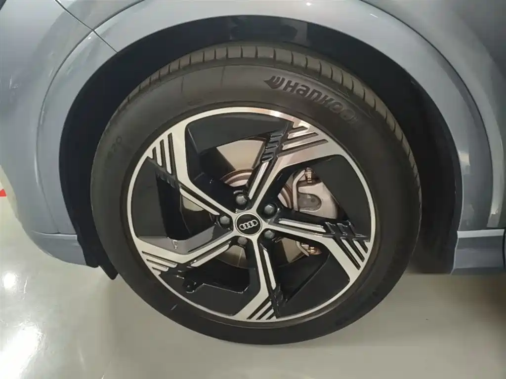 Audi Q4 e-tron 2023 50 e-tron quattro Creation Edition фото 23