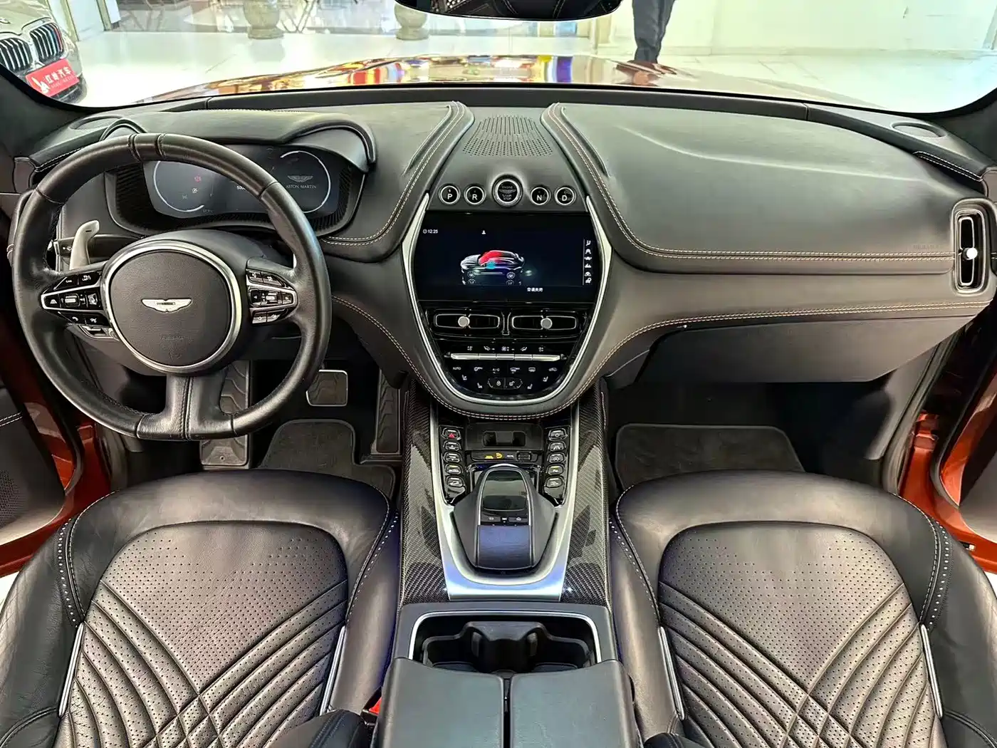 Photo 22 - Aston Martin DBX